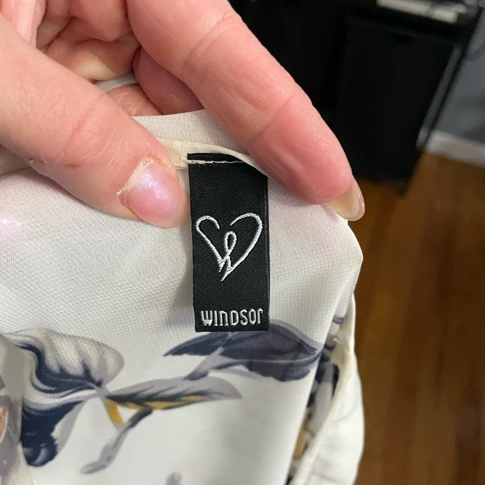 Windsor shall! One size fits all! - Picture 4 of 4